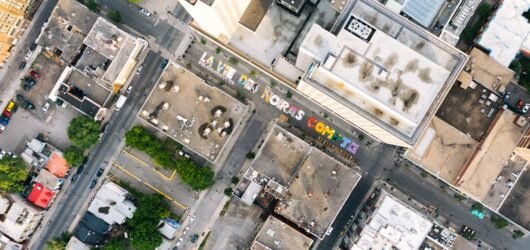 Pourquoi les comptes oubliés battent les pros de Wall Street : stratégies d’investissement passif