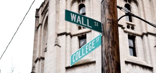 5,4 millions d’emprunteurs étudiants en défaut de paiement : une crise financière majeure