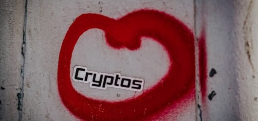 L’IA usurpe l’identité des créateurs pour promouvoir des arnaques crypto