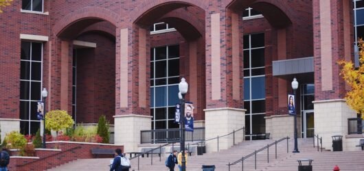 40 Universités Américaines Remportent un Procès sur la « Fixation des Prix » de l’Aide Financière